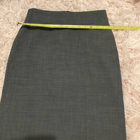 Like New Banana Republic Skirt - Picture 3 of 11